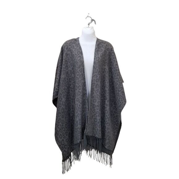 Woolrich Sweaters - NWOT Woolrich cheetah print poncho - OS